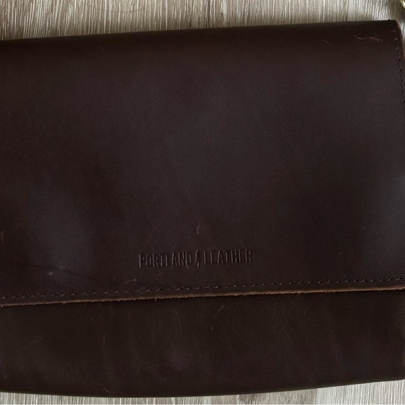 Portland Leather Grizzly Crossbody Bag - Picture 2 of 4